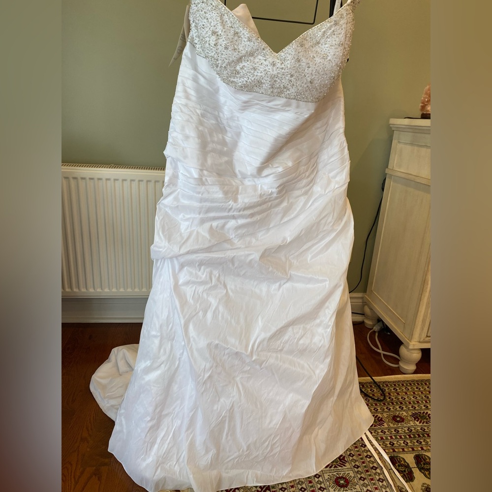 Alfred Angelo White Wedding Dress